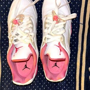 Boys size 7 (8.5/9 in wmn) retro low white and pink 5’s!